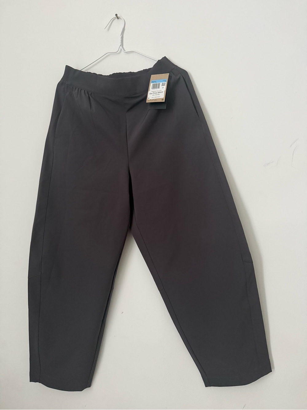 Nike Women's Dark Gray Cropped Athletic Pants